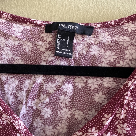 Forever 21 Red Ditsy Floral Print Button Up Top Size L - Picture 5 of 7